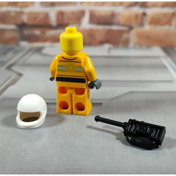 Lego Pilot Minifig with Radio & Helmet from City Set 60318 - Picture 4 of 4